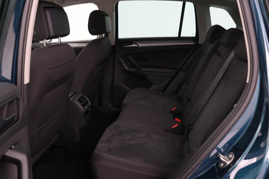 Volkswagen Tiguan 1.5 TSI Life | Stoelverwarming | Trekhaak | LED Plus | Camera | Massage | Navigatie | Adaptive cruise | Ergo Active | Navigatie | Keyless