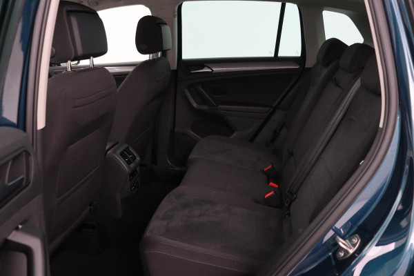 Volkswagen Tiguan 1.5 TSI Life | Stoelverwarming | Trekhaak | LED Plus | Camera | Massage | Navigatie | Adaptive cruise | Ergo Active | Navigatie | Keyless