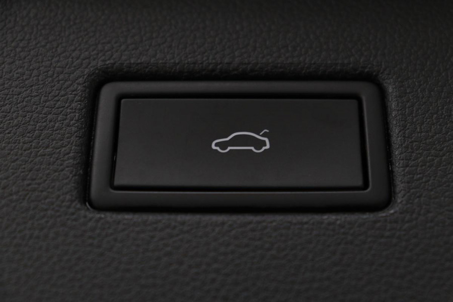 Volkswagen Tiguan 1.5 TSI Life | Stoelverwarming | Trekhaak | LED Plus | Camera | Massage | Navigatie | Adaptive cruise | Ergo Active | Navigatie | Keyless