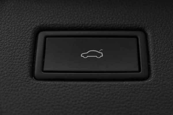 Volkswagen Tiguan 1.5 TSI Life | Stoelverwarming | Trekhaak | LED Plus | Camera | Massage | Navigatie | Adaptive cruise | Ergo Active | Navigatie | Keyless