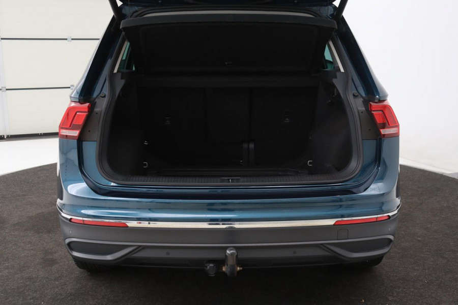 Volkswagen Tiguan 1.5 TSI Life | Stoelverwarming | Trekhaak | LED Plus | Camera | Massage | Navigatie | Adaptive cruise | Ergo Active | Navigatie | Keyless