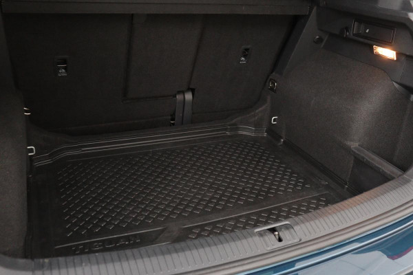Volkswagen Tiguan 1.5 TSI Life | Stoelverwarming | Trekhaak | LED Plus | Camera | Massage | Navigatie | Adaptive cruise | Ergo Active | Navigatie | Keyless