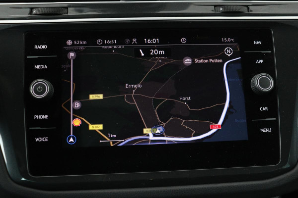 Volkswagen Tiguan 1.5 TSI Life | Stoelverwarming | Trekhaak | LED Plus | Camera | Massage | Navigatie | Adaptive cruise | Ergo Active | Navigatie | Keyless
