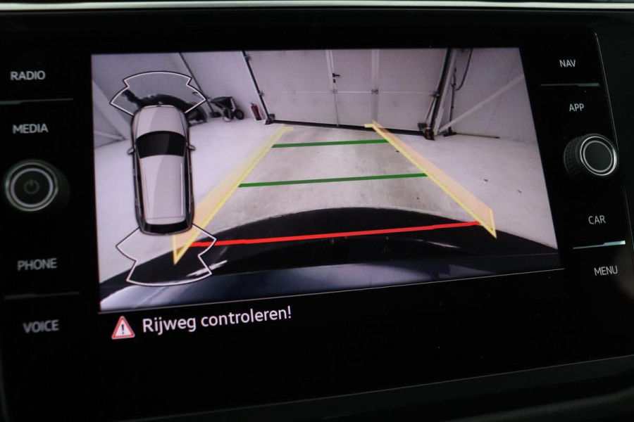 Volkswagen Tiguan 1.5 TSI Life | Stoelverwarming | Trekhaak | LED Plus | Camera | Massage | Navigatie | Adaptive cruise | Ergo Active | Navigatie | Keyless