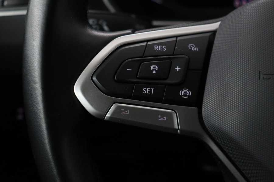 Volkswagen Tiguan 1.5 TSI Life | Stoelverwarming | Trekhaak | LED Plus | Camera | Massage | Navigatie | Adaptive cruise | Ergo Active | Navigatie | Keyless