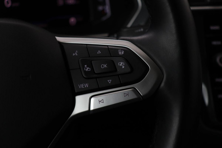 Volkswagen Tiguan 1.5 TSI Life | Stoelverwarming | Trekhaak | LED Plus | Camera | Massage | Navigatie | Adaptive cruise | Ergo Active | Navigatie | Keyless