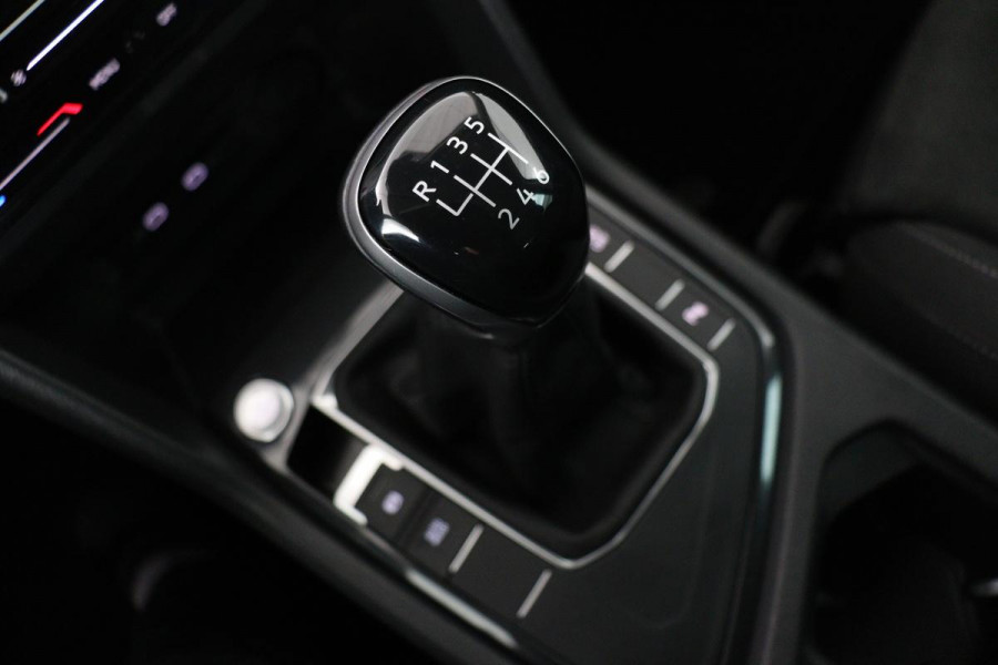 Volkswagen Tiguan 1.5 TSI Life | Stoelverwarming | Trekhaak | LED Plus | Camera | Massage | Navigatie | Adaptive cruise | Ergo Active | Navigatie | Keyless