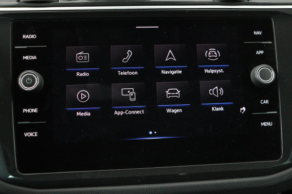 Volkswagen Tiguan 1.5 TSI Life | Stoelverwarming | Trekhaak | LED Plus | Camera | Massage | Navigatie | Adaptive cruise | Ergo Active | Navigatie | Keyless