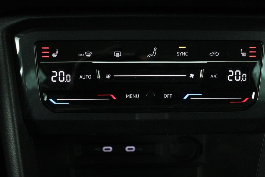 Volkswagen Tiguan 1.5 TSI Life | Stoelverwarming | Trekhaak | LED Plus | Camera | Massage | Navigatie | Adaptive cruise | Ergo Active | Navigatie | Keyless