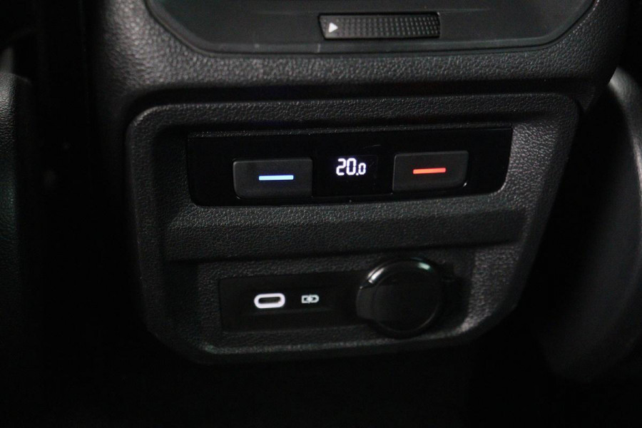 Volkswagen Tiguan 1.5 TSI Life | Stoelverwarming | Trekhaak | LED Plus | Camera | Massage | Navigatie | Adaptive cruise | Ergo Active | Navigatie | Keyless