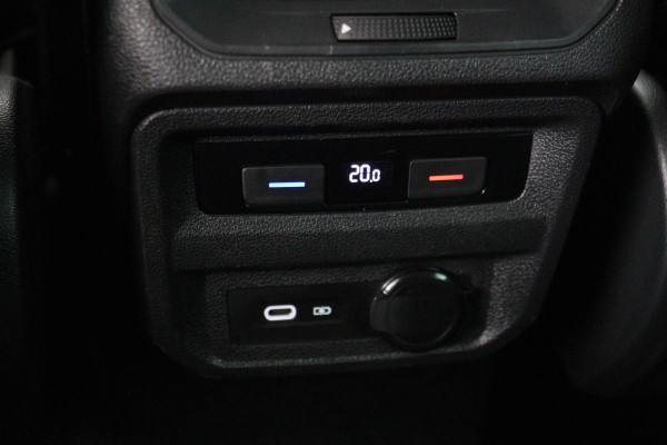 Volkswagen Tiguan 1.5 TSI Life | Stoelverwarming | Trekhaak | LED Plus | Camera | Massage | Navigatie | Adaptive cruise | Ergo Active | Navigatie | Keyless