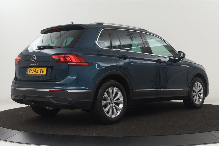 Volkswagen Tiguan 1.5 TSI Life | Stoelverwarming | Trekhaak | LED Plus | Camera | Massage | Navigatie | Adaptive cruise | Ergo Active | Navigatie | Keyless