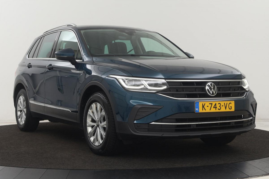 Volkswagen Tiguan 1.5 TSI Life | Stoelverwarming | Trekhaak | LED Plus | Camera | Massage | Navigatie | Adaptive cruise | Ergo Active | Navigatie | Keyless