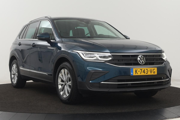 Volkswagen Tiguan 1.5 TSI Life | Stoelverwarming | Trekhaak | LED Plus | Camera | Massage | Navigatie | Adaptive cruise | Ergo Active | Navigatie | Keyless