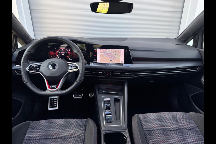 Volkswagen Golf 2.0 TSI GTI Blackstyle Pano/Trekhaak/Matrix