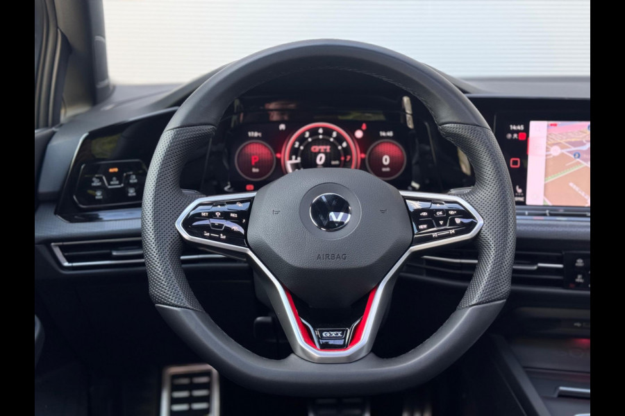 Volkswagen Golf 2.0 TSI GTI Blackstyle Pano/Trekhaak/Matrix