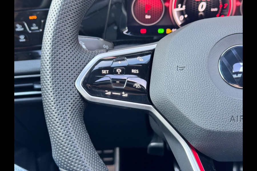 Volkswagen Golf 2.0 TSI GTI Blackstyle Pano/Trekhaak/Matrix