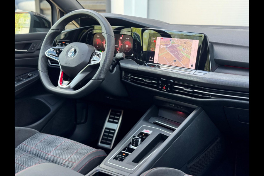 Volkswagen Golf 2.0 TSI GTI Blackstyle Pano/Trekhaak/Matrix