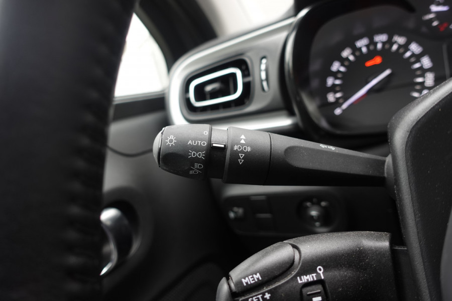 Citroën C3 1.2 PureTech 110 Shine | Automaat | Navi | Camera | Stoel vw | Dodehoek | Lage km | 12 mnd Bovag