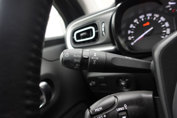 Citroën C3 1.2 PureTech 110 Shine | Automaat | Navi | Camera | Stoel vw | Dodehoek | Lage km | 12 mnd Bovag