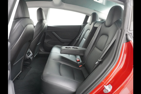 Tesla Model 3 Long Range AWD 75kWh 463PK Premium Audio 4wd AutoPilot Panoramadak Camera's Leer Adaptive-Cruise-Control+Stop&Go Pdc-a+v Dual-Ec Stoel en achterbank verwarming Electr.Stoelen+Memory+Easy-Entry WiFi 1e Eigenaar Org. Nederlandse Auto Garantie op Accu/Motor tot 16-12-2027/192.000km