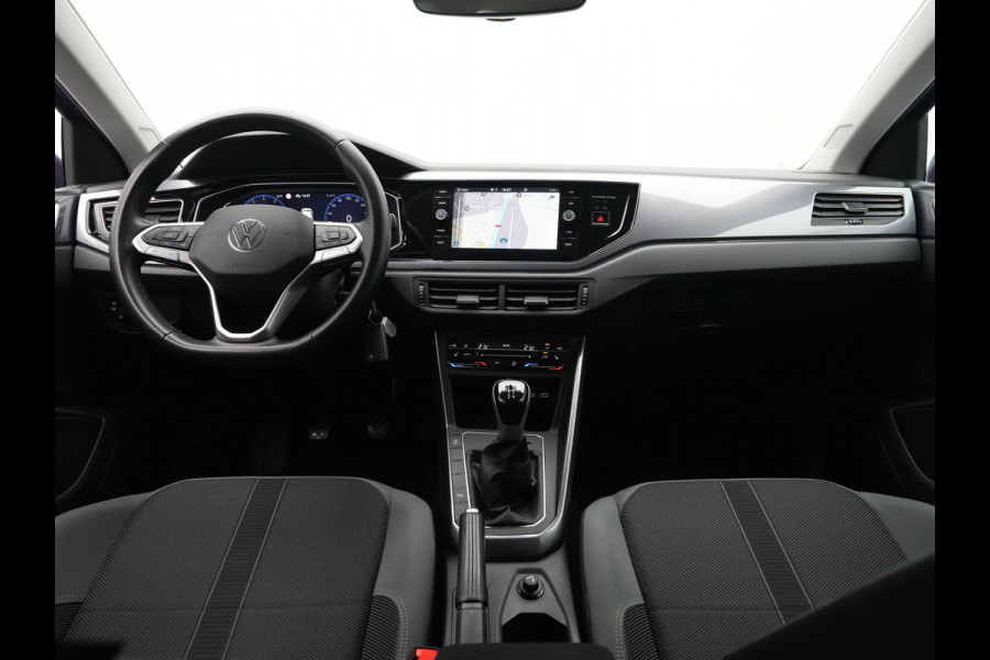 Volkswagen Polo 1.0 TSI 95pk Highline Business Navigatie Stoelverwarming Clima Led 17