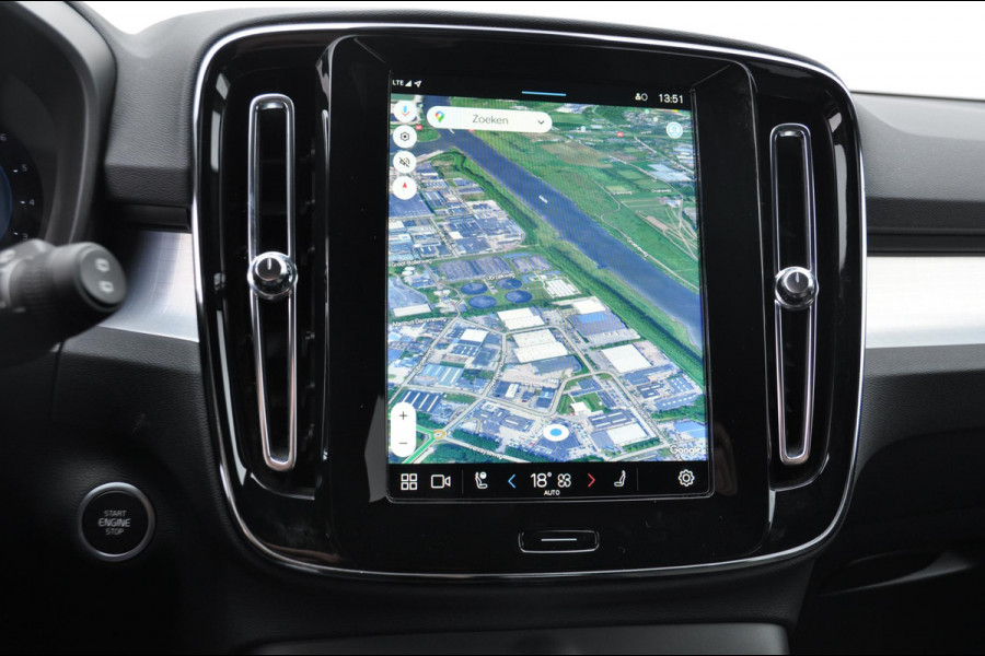 Volvo XC40 B4 211PK Automaat Plus Dark Pilot assist / Adaptive cruise control / Harman Kardon audio / BLIS / Elektrisch bedienbare voorstoelen / Stoelverwarming voor / Stuurverwarming /