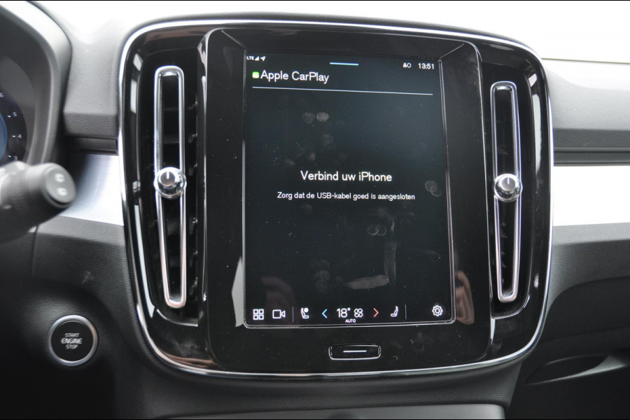 Volvo XC40 B4 211PK Automaat Plus Dark Pilot assist / Adaptive cruise control / Harman Kardon audio / BLIS / Elektrisch bedienbare voorstoelen / Stoelverwarming voor / Stuurverwarming /