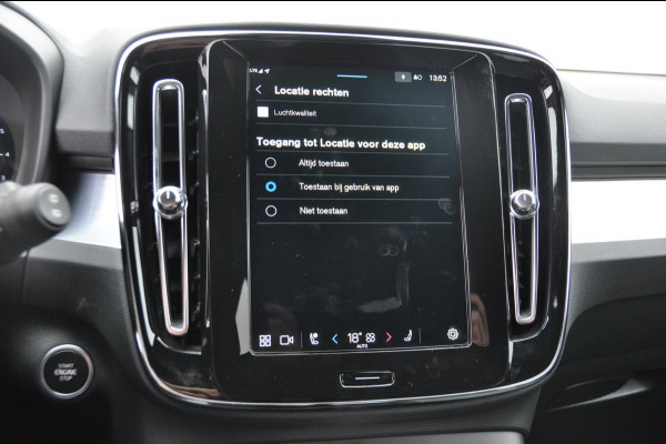 Volvo XC40 B4 211PK Automaat Plus Dark Pilot assist / Adaptive cruise control / Harman Kardon audio / BLIS / Elektrisch bedienbare voorstoelen / Stoelverwarming voor / Stuurverwarming /