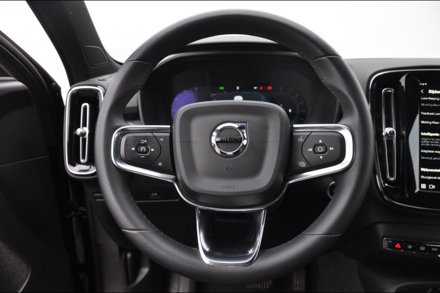 Volvo XC40 B4 211PK Automaat Plus Dark Pilot assist / Adaptive cruise control / Harman Kardon audio / BLIS / Elektrisch bedienbare voorstoelen / Stoelverwarming voor / Stuurverwarming /