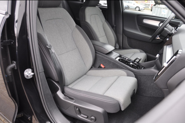 Volvo XC40 B4 211PK Automaat Plus Dark Pilot assist / Adaptive cruise control / Harman Kardon audio / BLIS / Elektrisch bedienbare voorstoelen / Stoelverwarming voor / Stuurverwarming /