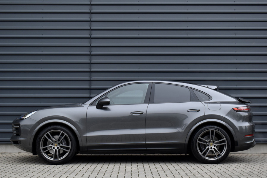 Porsche Cayenne Coupé 3.0 E-Hybrid 462pk | Panoramadak | Sport Chrono | Achterasbesturing | 21'' Velgen | Leder Dashbord | Orig. NL |
