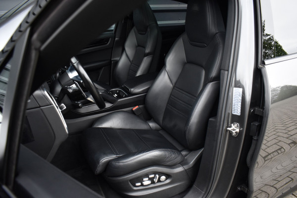 Porsche Cayenne Coupé 3.0 E-Hybrid 462pk | Panoramadak | Sport Chrono | Achterasbesturing | 21'' Velgen | Leder Dashbord | Orig. NL |