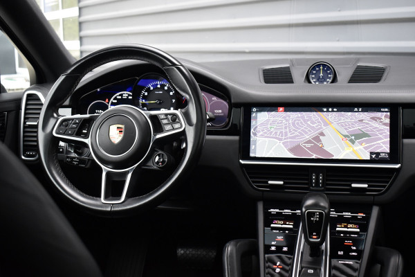Porsche Cayenne Coupé 3.0 E-Hybrid 462pk | Panoramadak | Sport Chrono | Achterasbesturing | 21'' Velgen | Leder Dashbord | Orig. NL |