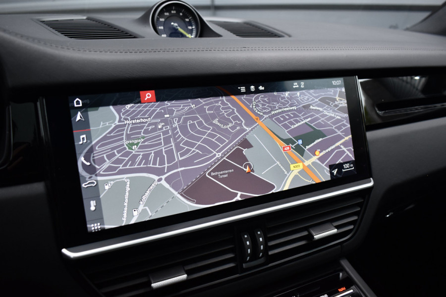 Porsche Cayenne Coupé 3.0 E-Hybrid 462pk | Panoramadak | Sport Chrono | Achterasbesturing | 21'' Velgen | Leder Dashbord | Orig. NL |