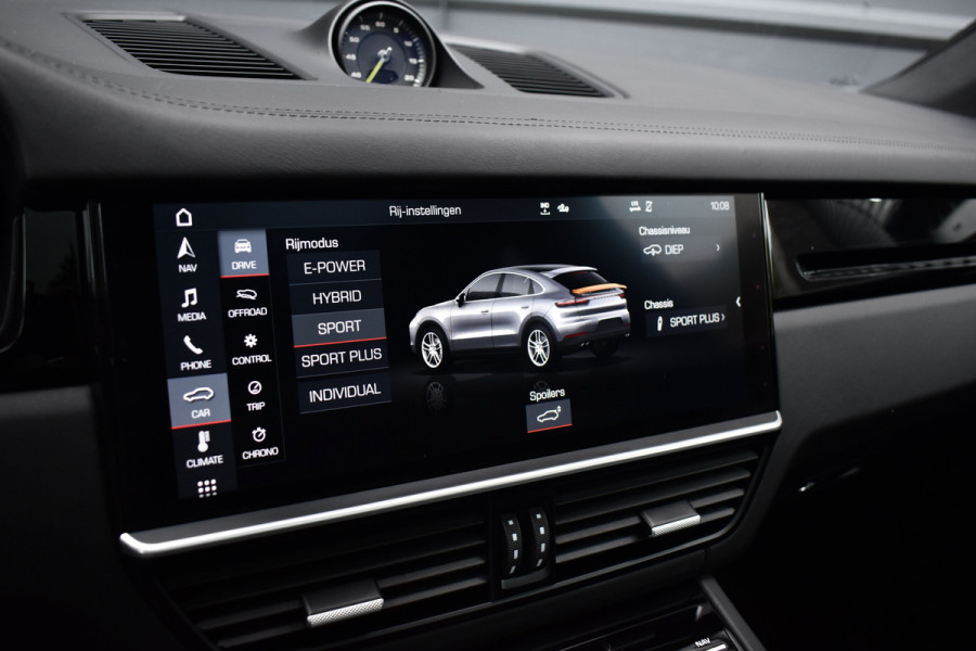 Porsche Cayenne Coupé 3.0 E-Hybrid 462pk | Panoramadak | Sport Chrono | Achterasbesturing | 21'' Velgen | Leder Dashbord | Orig. NL |