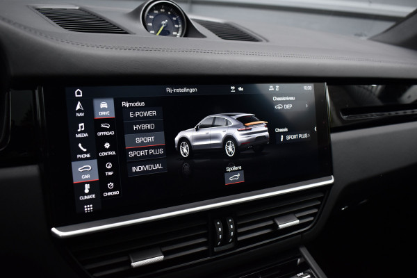 Porsche Cayenne Coupé 3.0 E-Hybrid 462pk | Panoramadak | Sport Chrono | Achterasbesturing | 21'' Velgen | Leder Dashbord | Orig. NL |