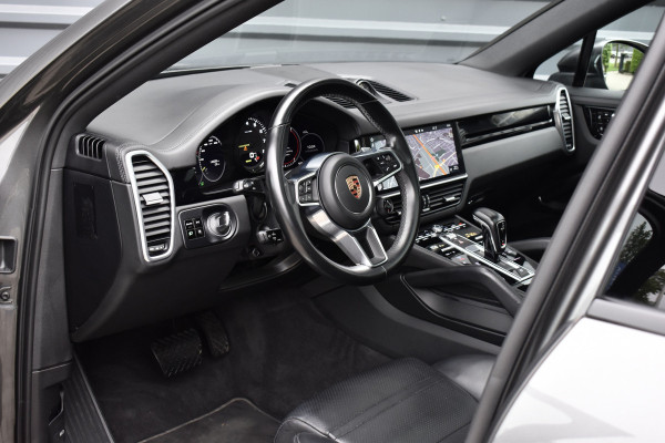Porsche Cayenne Coupé 3.0 E-Hybrid 462pk | Panoramadak | Sport Chrono | Achterasbesturing | 21'' Velgen | Leder Dashbord | Orig. NL |