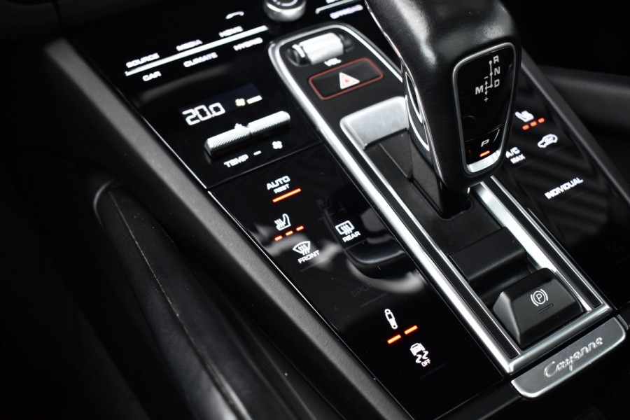 Porsche Cayenne Coupé 3.0 E-Hybrid 462pk | Panoramadak | Sport Chrono | Achterasbesturing | 21'' Velgen | Leder Dashbord | Orig. NL |