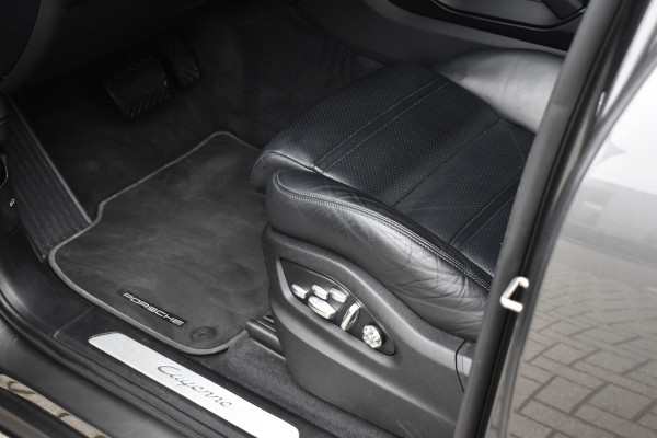 Porsche Cayenne Coupé 3.0 E-Hybrid 462pk | Panoramadak | Sport Chrono | Achterasbesturing | 21'' Velgen | Leder Dashbord | Orig. NL |