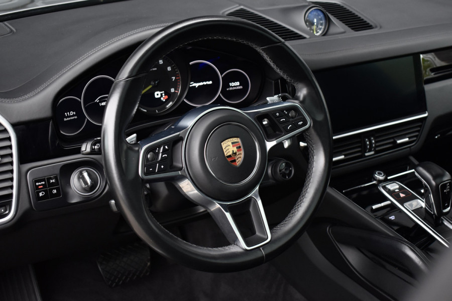 Porsche Cayenne Coupé 3.0 E-Hybrid 462pk | Panoramadak | Sport Chrono | Achterasbesturing | 21'' Velgen | Leder Dashbord | Orig. NL |