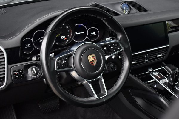 Porsche Cayenne Coupé 3.0 E-Hybrid 462pk | Panoramadak | Sport Chrono | Achterasbesturing | 21'' Velgen | Leder Dashbord | Orig. NL |