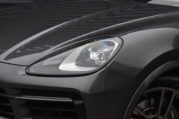 Porsche Cayenne Coupé 3.0 E-Hybrid 462pk | Panoramadak | Sport Chrono | Achterasbesturing | 21'' Velgen | Leder Dashbord | Orig. NL |