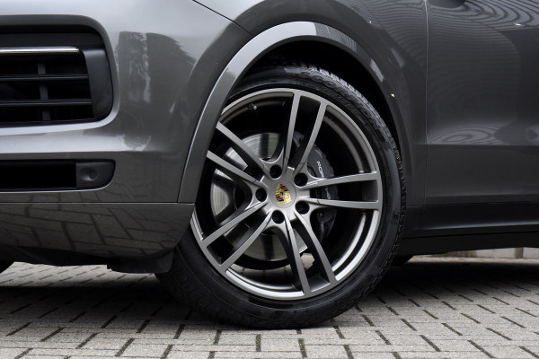 Porsche Cayenne Coupé 3.0 E-Hybrid 462pk | Panoramadak | Sport Chrono | Achterasbesturing | 21'' Velgen | Leder Dashbord | Orig. NL |