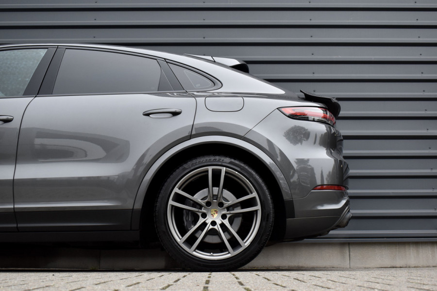 Porsche Cayenne Coupé 3.0 E-Hybrid 462pk | Panoramadak | Sport Chrono | Achterasbesturing | 21'' Velgen | Leder Dashbord | Orig. NL |