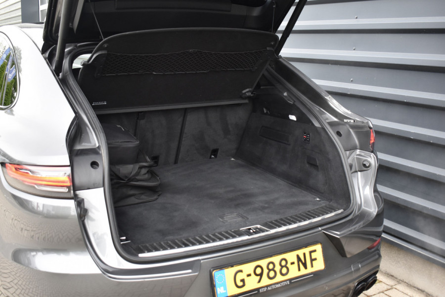 Porsche Cayenne Coupé 3.0 E-Hybrid 462pk | Panoramadak | Sport Chrono | Achterasbesturing | 21'' Velgen | Leder Dashbord | Orig. NL |