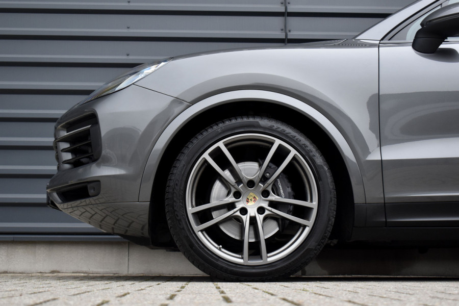 Porsche Cayenne Coupé 3.0 E-Hybrid 462pk | Panoramadak | Sport Chrono | Achterasbesturing | 21'' Velgen | Leder Dashbord | Orig. NL |