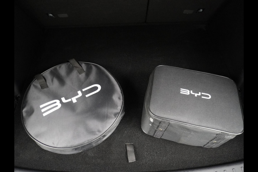 BYD ATTO 3 Design COMPLETE AUTO | RIJKLAAR INCL. FABR. GARANTIE T/M 2028 | AANDRIJFLIJN EN ACCU ZELFS T/M 2030