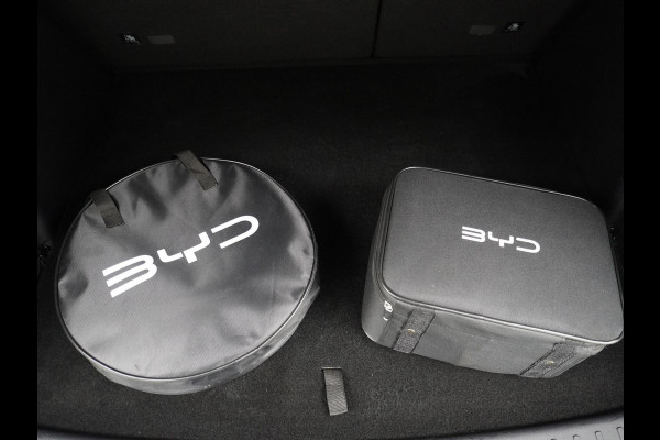 BYD ATTO 3 Design COMPLETE AUTO | RIJKLAAR INCL. FABR. GARANTIE T/M 2028 | AANDRIJFLIJN EN ACCU ZELFS T/M 2030