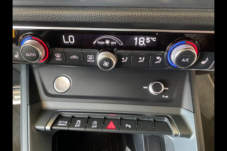 Audi Q3 40 TFSI quattro S Line edition S line Black optic Pano Electr-Trekhaak ACC Keyless go pakket Carplay Draadloos